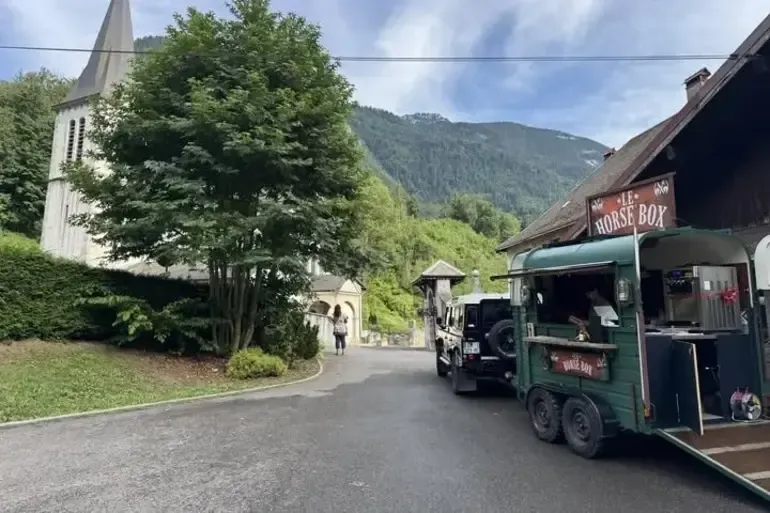 Le Horse Box