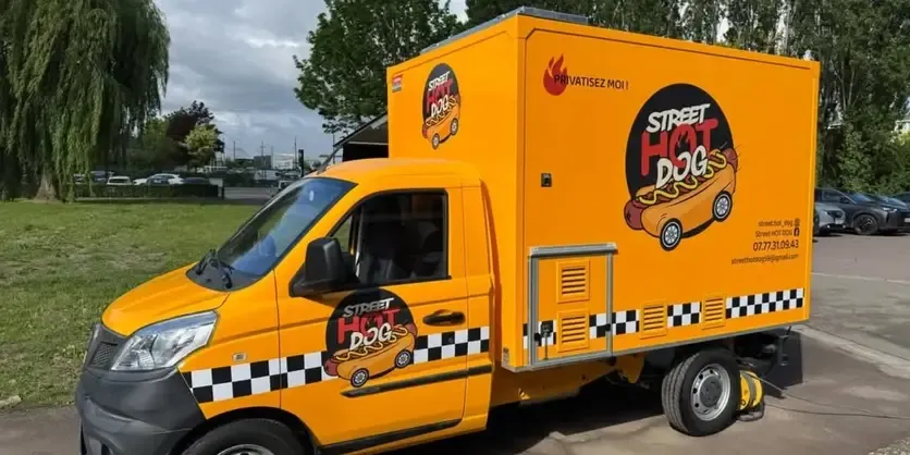Street Hot Dog