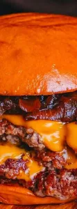Smash burger boeuf avec bacon et cheddar et sauce smash